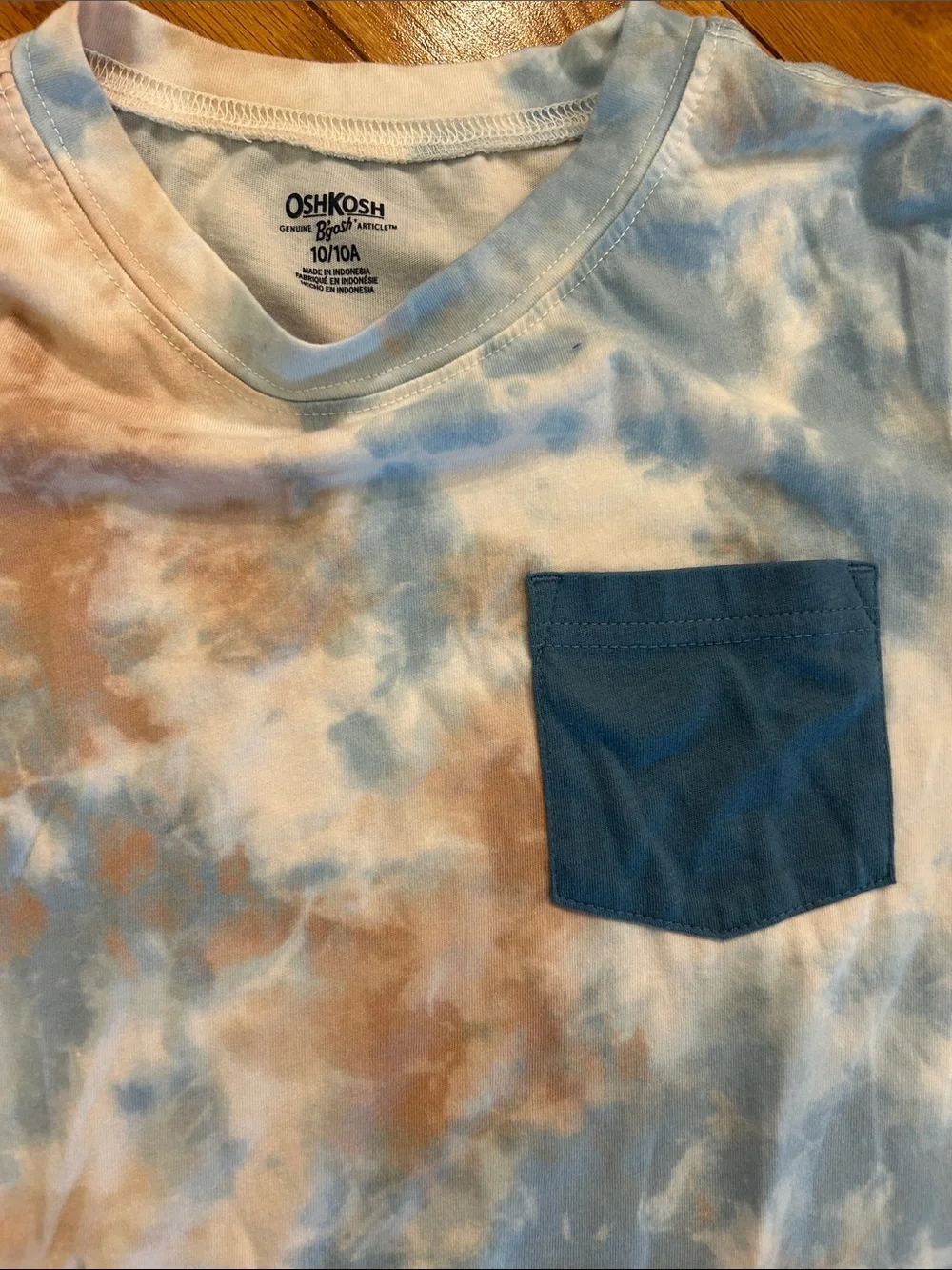 OshKosh B'gosh Tie-Dye Tee with Blue Pocket - Light Blue & Tan